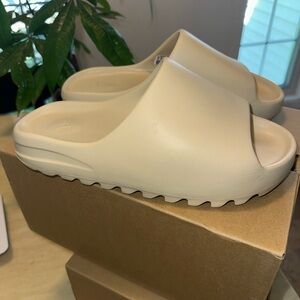 Yeezy Slide Bone Color Size 9